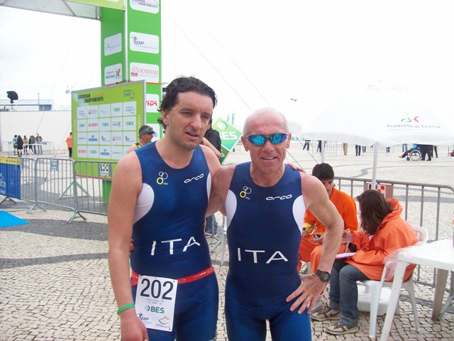 Alberto e Claudio indossano con onore la maglietta azzurra con la scritta bianca ITA.
